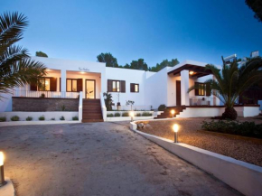 Hotel Beachfront villa with saltwater pool
